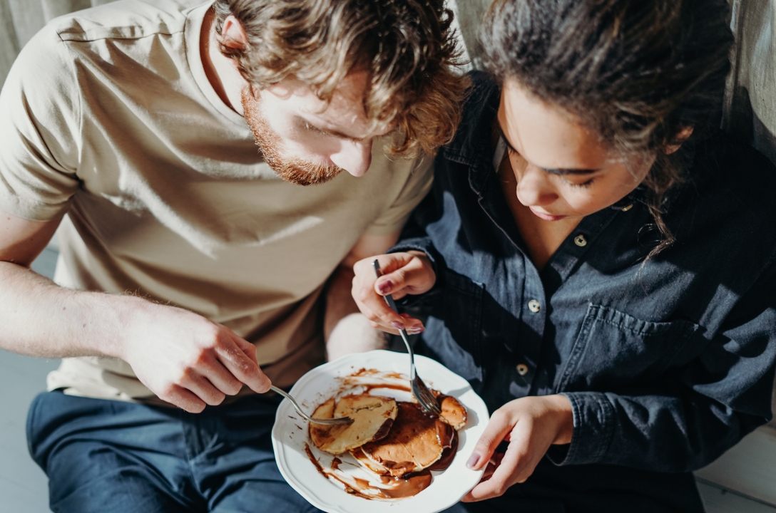 eating disorder dietitian gives advice on how to stop overeating at night